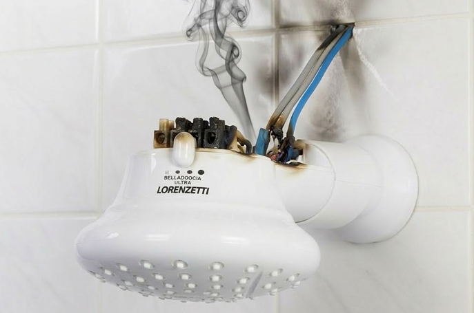 Fiação do chuveiro esquentando: causas e riscos